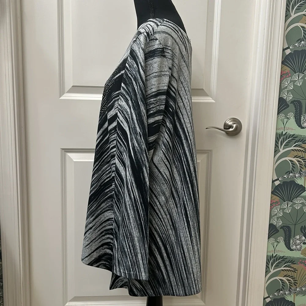 Gently worn B.L. E. U. knit Tunic 1X - Picture 4 of 6